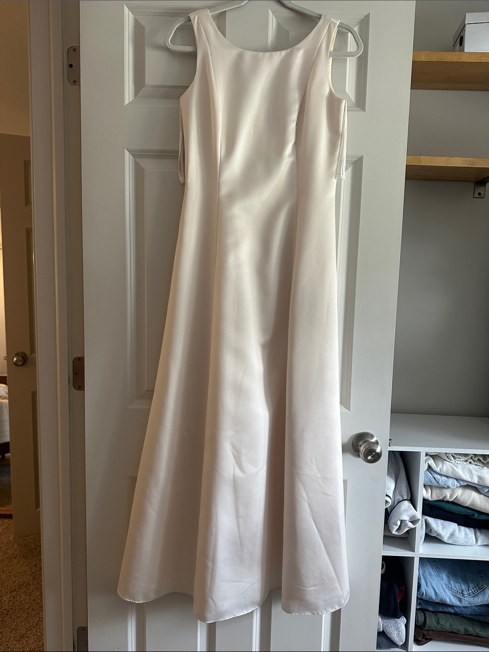Vintage classic Sleeveless Bridal Gown in Ivory Satin